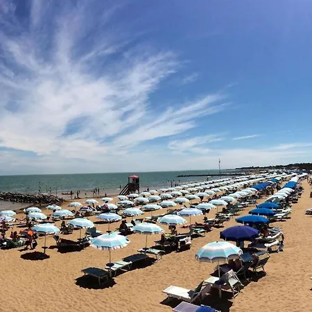 Relax In Our Sea View Flat Apartment
